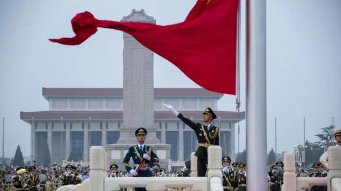 这是今早的天安门广场！