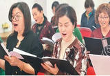 “老年学堂”进行合唱排练