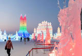哈尔滨冰雪大世界：魅力冰雕引客来