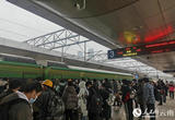 当中老铁路首发旅客列车司机遇上春运首日