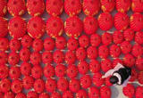 河南温县：赶制红灯笼迎新春