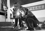 职业学校还需拥抱产业、苦练“内功”