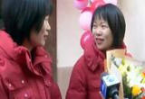 刚满月就分开 双胞胎姐妹35年后终相认