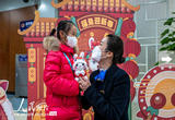 候车室内年味浓浓 爱心汤圆温暖旅客回乡路