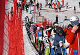 山东青岛：假期滑雪消费持续火爆