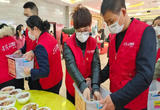 这顿年夜饭，他们从胃“暖”到心